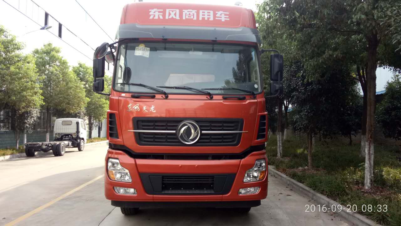 天龍國五22噸散裝飼料運(yùn)輸車 